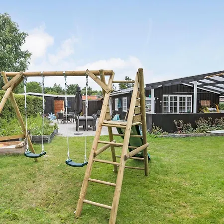 3 Bedroom Amazing In Holiday home Vejby