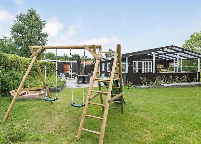 3 Bedroom Amazing In Сasa de vacaciones Vejby